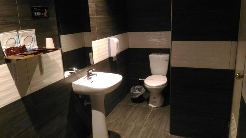 Roppongi Motel Pingtung Екстериор снимка